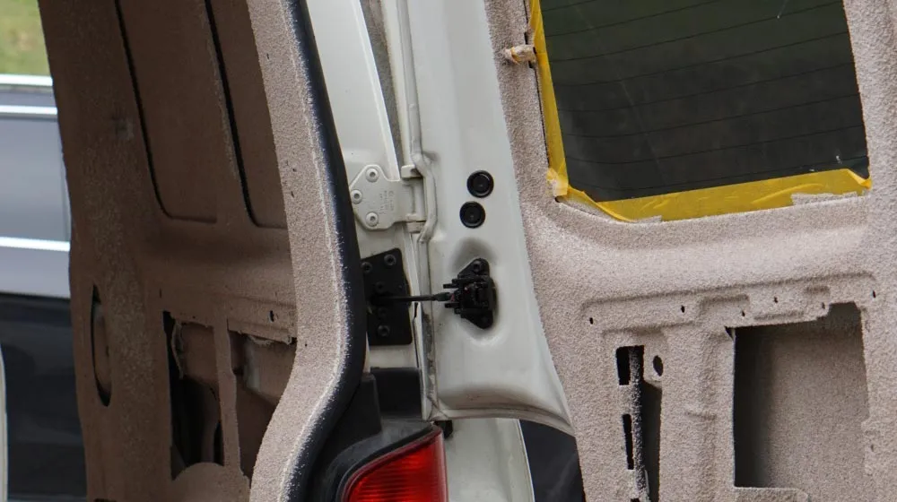 Sprühkork und Innenverkleidung als nachhaltige Dämmung im Campervan